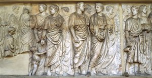 Procissão dos Sacerdotes, parede norte do Ara Pacis (mármore)